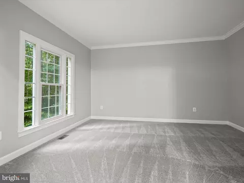 Living - 10940 Meanderview Ct, Manassas, VA 20111 photo 2 of 10