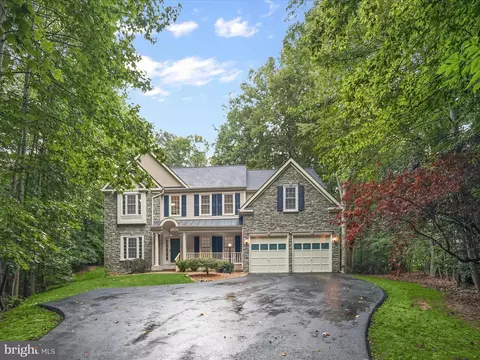 Exterior - 10940 Meanderview Ct, Manassas, VA 20111 photo 10 of 15