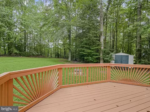 Exterior - 10940 Meanderview Ct, Manassas, VA 20111 photo 5 of 15
