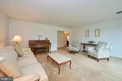 Living - 4607 Angus Dr, Gainesville, VA 20155 photo 1 of 4