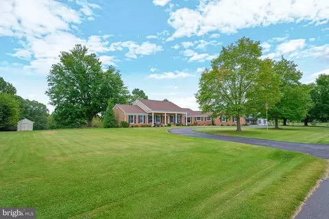 Exterior - 4607 Angus Dr, Gainesville, VA 20155 photo 2 of 7