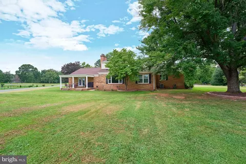 Exterior - 4607 Angus Dr, Gainesville, VA 20155 photo 7 of 7