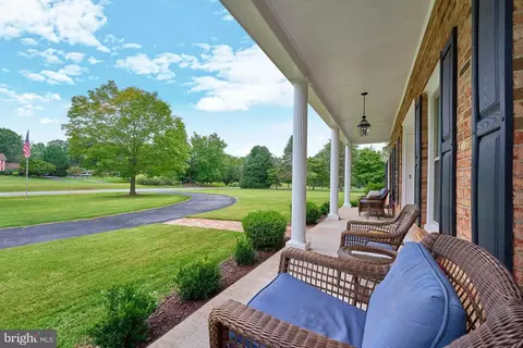 Exterior - 4607 Angus Dr, Gainesville, VA 20155 photo 4 of 7