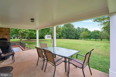 Exterior - 4607 Angus Dr, Gainesville, VA 20155 photo 5 of 7
