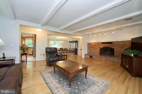 Living - 4607 Angus Dr, Gainesville, VA 20155 photo 4 of 4