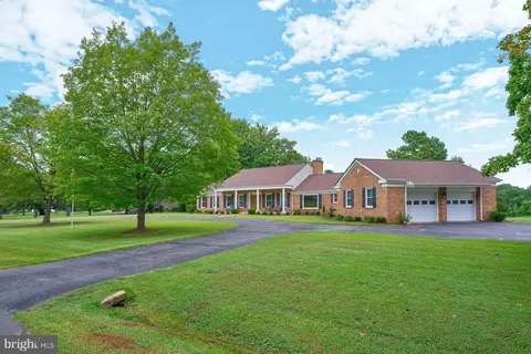 Exterior - 4607 Angus Dr, Gainesville, VA 20155 photo 1 of 7