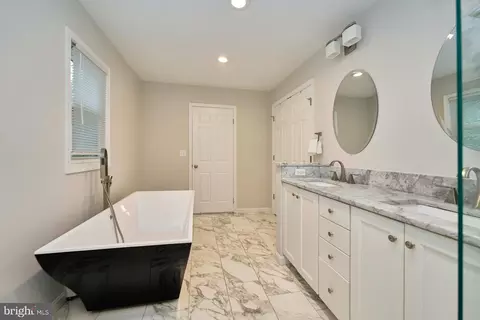 Bath - 4607 Angus Dr, Gainesville, VA 20155 photo 4 of 7