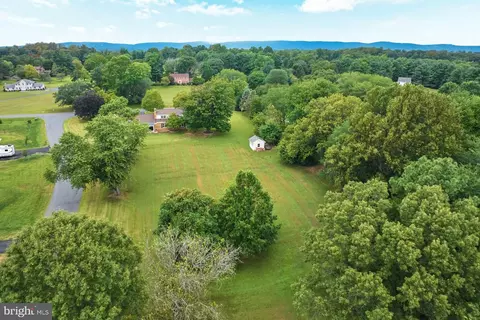 View/Area - 4607 Angus Dr, Gainesville, VA 20155 photo 7 of 9