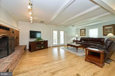 Living - 4607 Angus Dr, Gainesville, VA 20155 photo 3 of 4