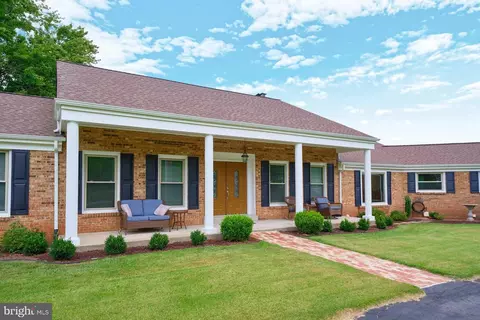 Exterior - 4607 Angus Dr, Gainesville, VA 20155 photo 3 of 7