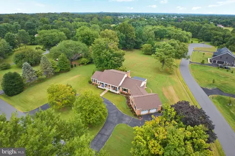 View/Area - 4607 Angus Dr, Gainesville, VA 20155 photo 6 of 9