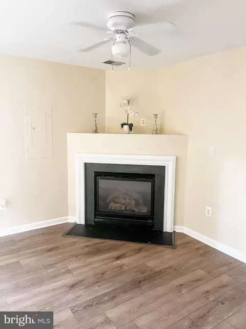 Living - 6637 Roderick Loop, Gainesville, VA 20155 photo 4 of 4