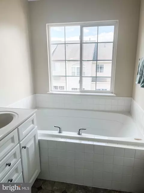 Bath - 6637 Roderick Loop, Gainesville, VA 20155 photo 2 of 2