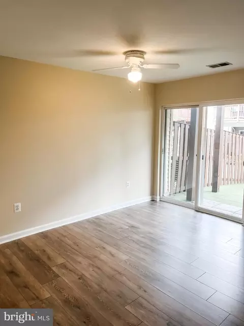 Living - 6637 Roderick Loop, Gainesville, VA 20155 photo 3 of 4