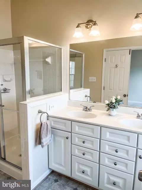 Bath - 6637 Roderick Loop, Gainesville, VA 20155 photo 1 of 2