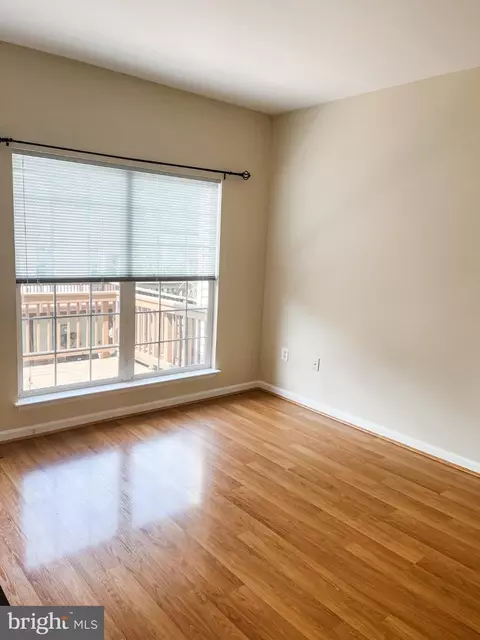 Living - 6637 Roderick Loop, Gainesville, VA 20155 photo 2 of 4