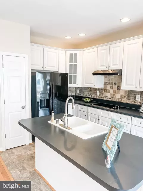 Kitchen - 6637 Roderick Loop, Gainesville, VA 20155 photo 3 of 3