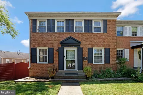 1223 Fox Run Pl, Woodbridge, VA 22191