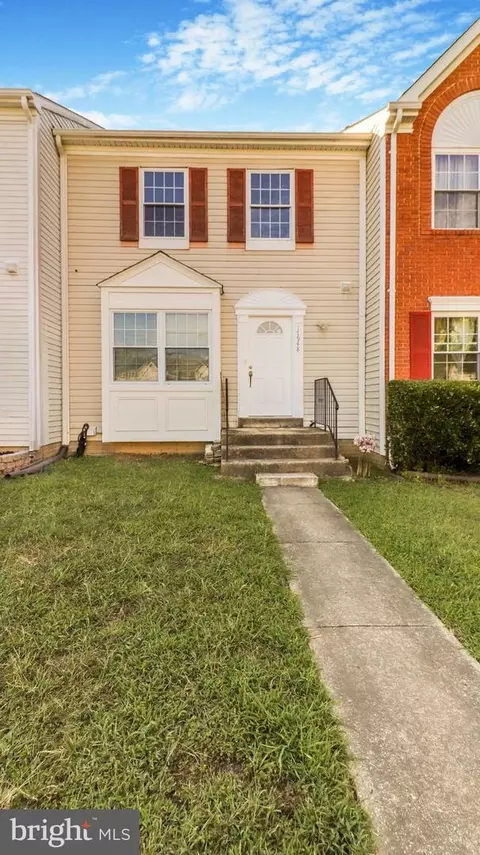 17948 Milroy Dr, Dumfries, VA 22026
