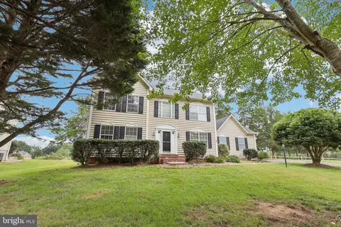 Exterior - 10457 Pineview Rd, Manassas, VA 20111 photo 4 of 7