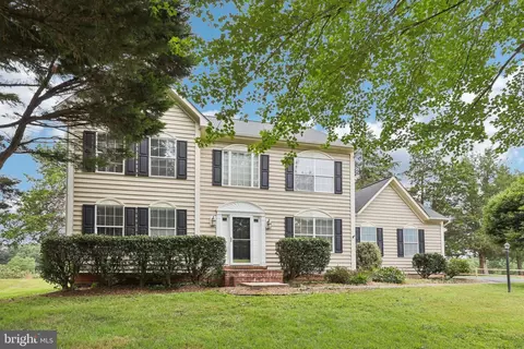 Exterior - 10457 Pineview Rd, Manassas, VA 20111 photo 3 of 7