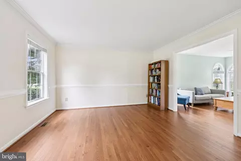 Living - 10457 Pineview Rd, Manassas, VA 20111 photo 2 of 6