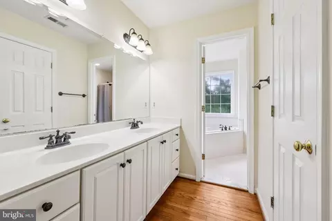 Bath - 10457 Pineview Rd, Manassas, VA 20111 photo 2 of 8
