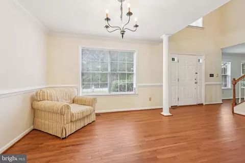 Living - 10457 Pineview Rd, Manassas, VA 20111 photo 3 of 6