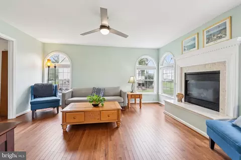 Living - 10457 Pineview Rd, Manassas, VA 20111 photo 5 of 6