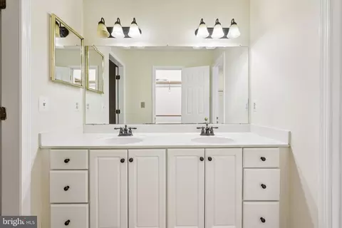 Bath - 10457 Pineview Rd, Manassas, VA 20111 photo 3 of 8