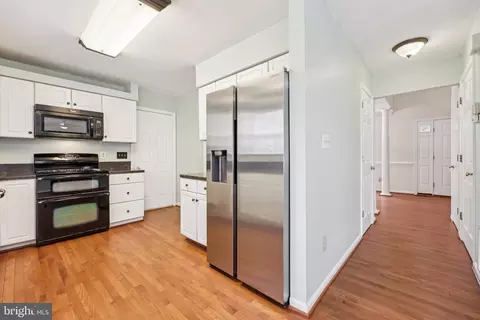 Entry Way - 10457 Pineview Rd, Manassas, VA 20111 photo 2 of 5
