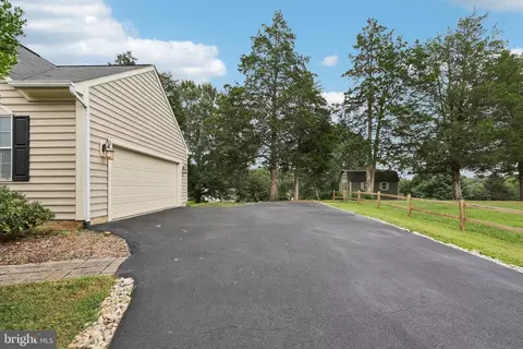 Exterior - 10457 Pineview Rd, Manassas, VA 20111 photo 7 of 7