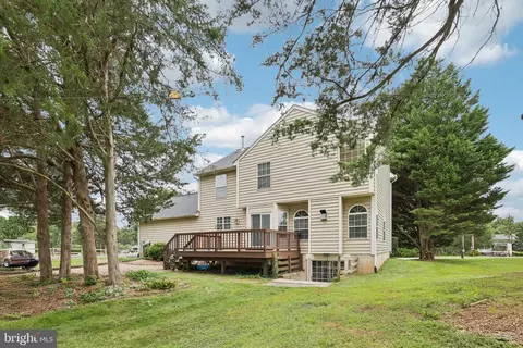 Exterior - 10457 Pineview Rd, Manassas, VA 20111 photo 6 of 7