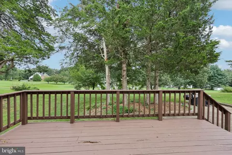 Exterior - 10457 Pineview Rd, Manassas, VA 20111 photo 2 of 7