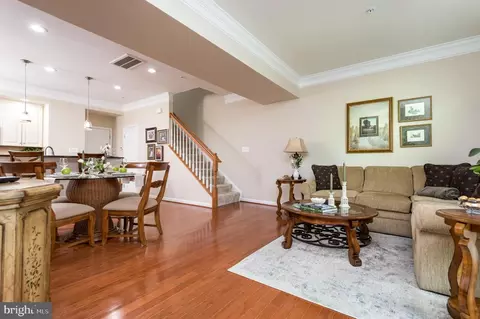 7300 Brunson Cir, Gainesville, VA 20155 photo 9