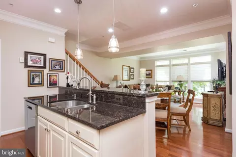 7300 Brunson Cir, Gainesville, VA 20155 photo 17