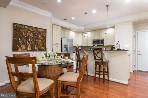 7300 Brunson Cir, Gainesville, VA 20155 photo 11