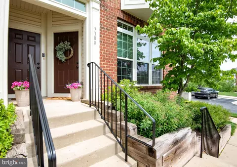 7300 Brunson Cir, Gainesville, VA 20155 photo 4