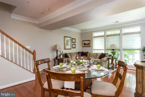 7300 Brunson Cir, Gainesville, VA 20155 photo 12