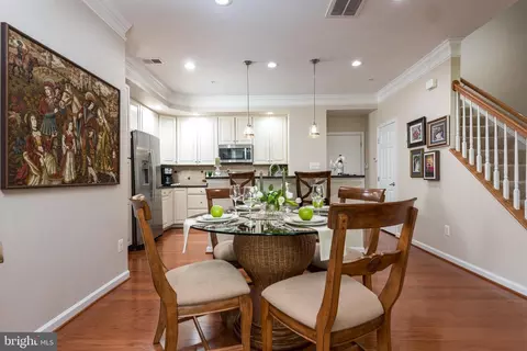 7300 Brunson Cir, Gainesville, VA 20155 photo 13