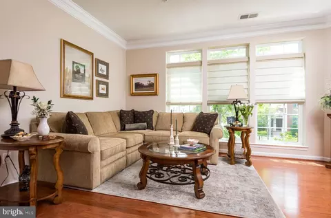 7300 Brunson Cir, Gainesville, VA 20155 photo 10