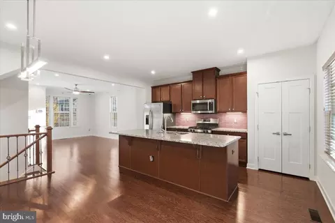 18060 Red Cedar Rd, Dumfries, VA 22026 photo 12