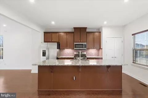 18060 Red Cedar Rd, Dumfries, VA 22026 photo 9