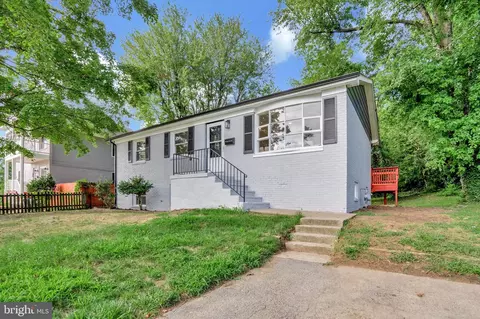 14103 Essex Dr, Woodbridge, VA 22191