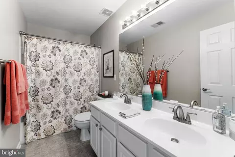 Bath - 8305 Double Eagle St, Gainesville, VA 20155 photo 1 of 3