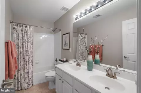 Bath - 8305 Double Eagle St, Gainesville, VA 20155 photo 2 of 3