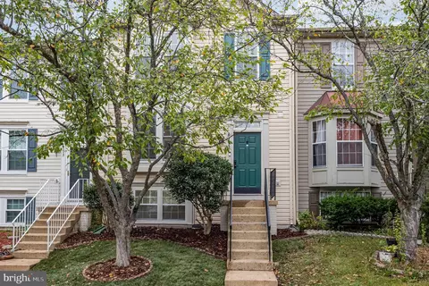 8275 Vermont Pl, Manassas, VA 20111