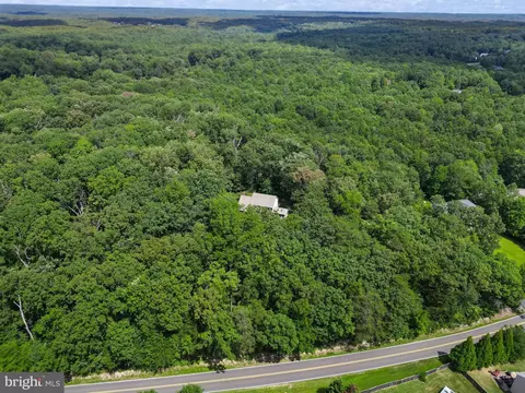 View/Area - 6040 Token Forest Dr, Manassas, VA 20112 photo 3 of 7
