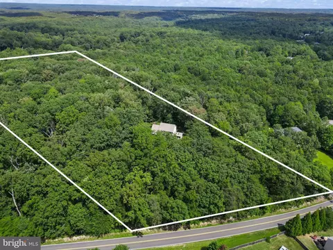 View/Area - 6040 Token Forest Dr, Manassas, VA 20112 photo 4 of 7