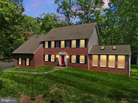 6040 Token Forest Dr, Manassas, VA 20112